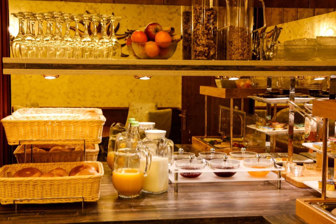 Landhotel Goldener Stern Trautskirchen ภายนอก รูปภาพ