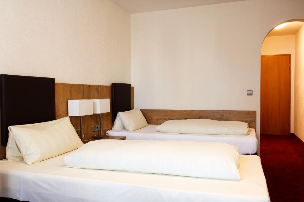 Landhotel Goldener Stern Trautskirchen ภายนอก รูปภาพ