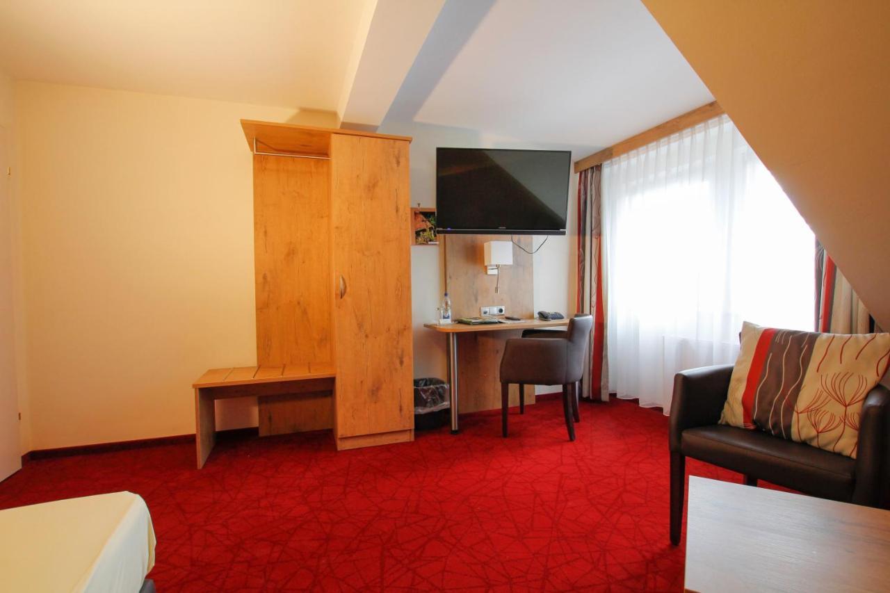 Landhotel Goldener Stern Trautskirchen ภายนอก รูปภาพ