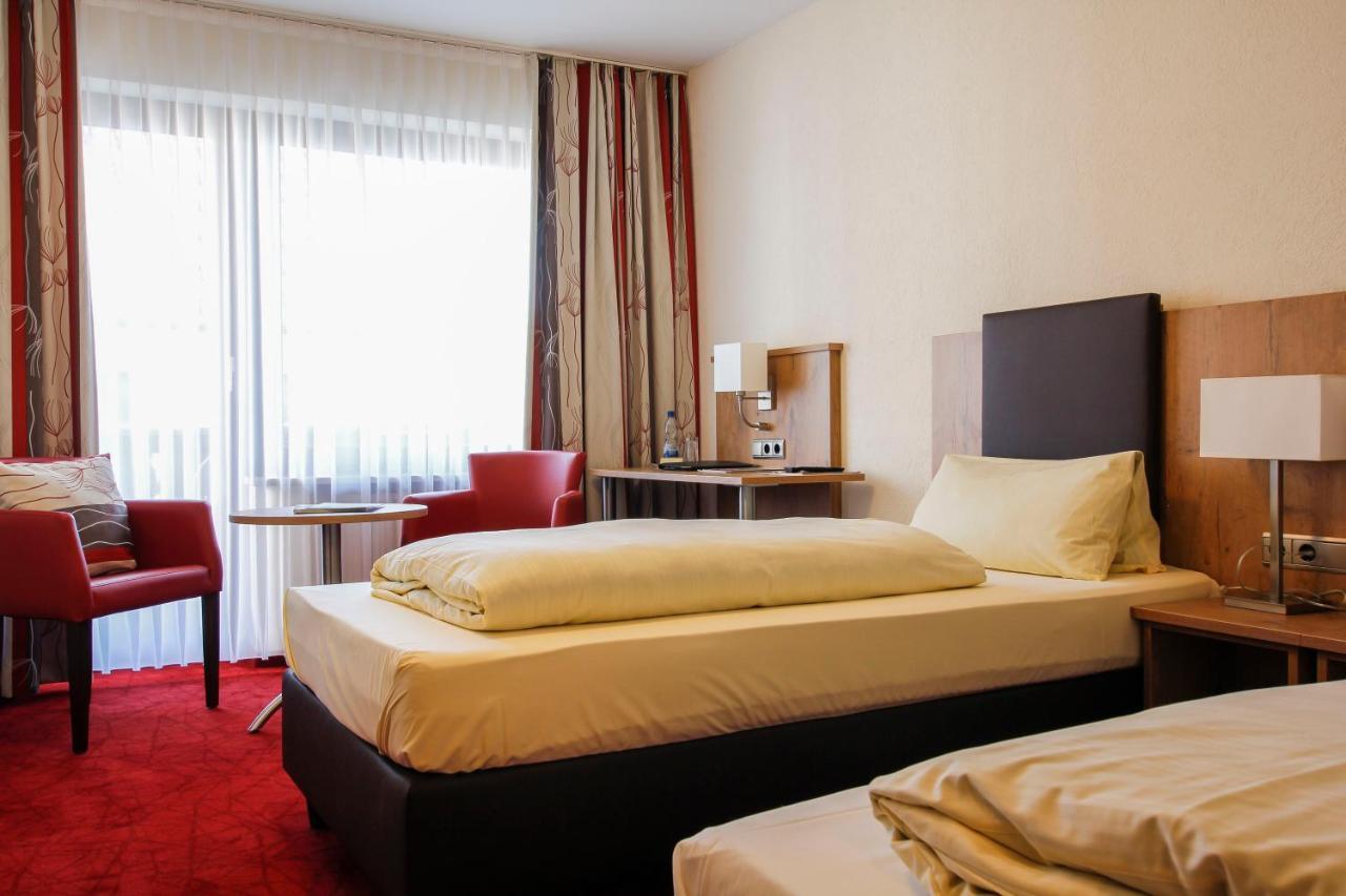 Landhotel Goldener Stern Trautskirchen ภายนอก รูปภาพ