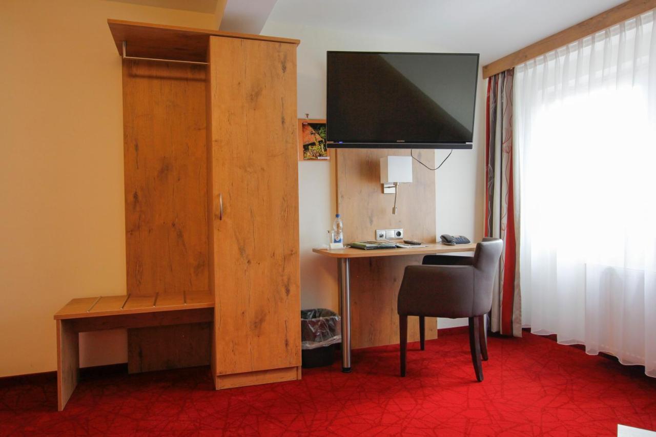 Landhotel Goldener Stern Trautskirchen ภายนอก รูปภาพ